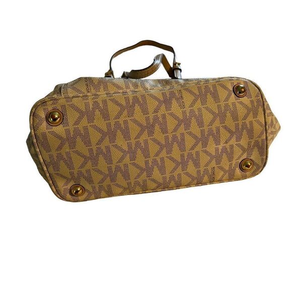 Michael Kors Jet‎ Set White Tote Bag - Picture 6 of 15